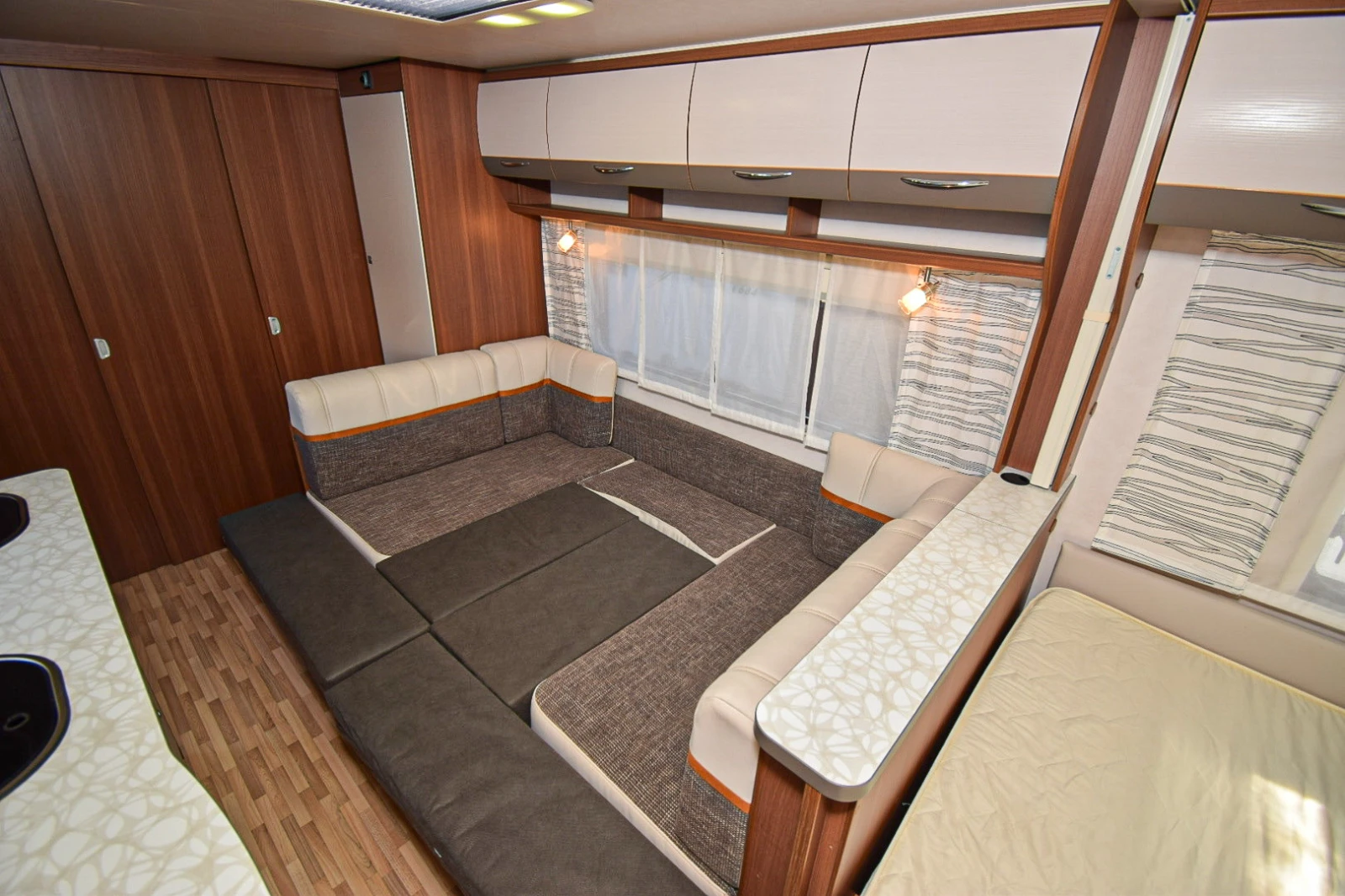 Каравана LMC Munsterland Vivo 522 K, снимка 10 - Каравани и кемпери - 55002300