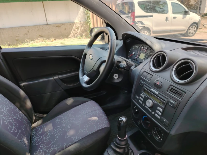 Ford Fiesta 1.4, снимка 5 - Автомобили и джипове - 48118472