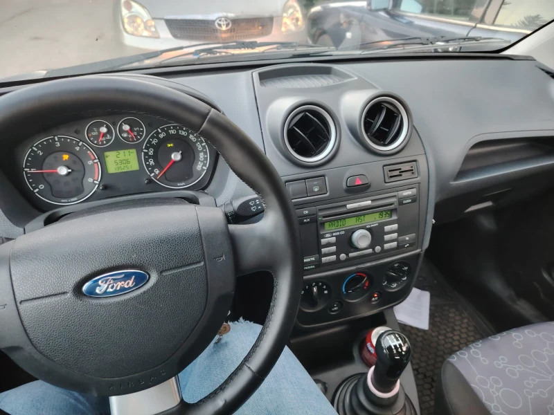 Ford Fiesta 1.4, снимка 7 - Автомобили и джипове - 48118472