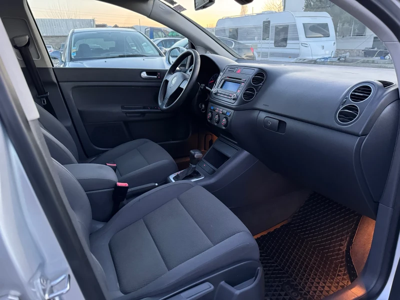 VW Golf Plus 1.6 Автоматик, снимка 9 - Автомобили и джипове - 49065856