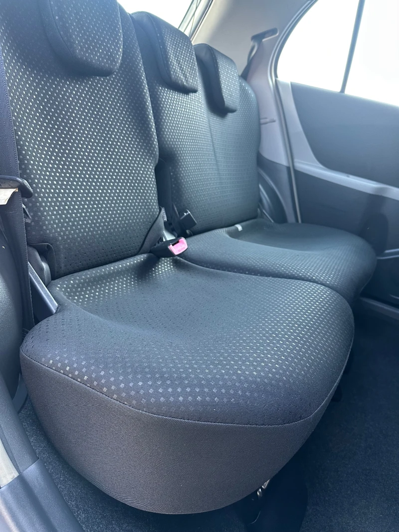 Toyota Yaris 1.0 I, снимка 13 - Автомобили и джипове - 49656648