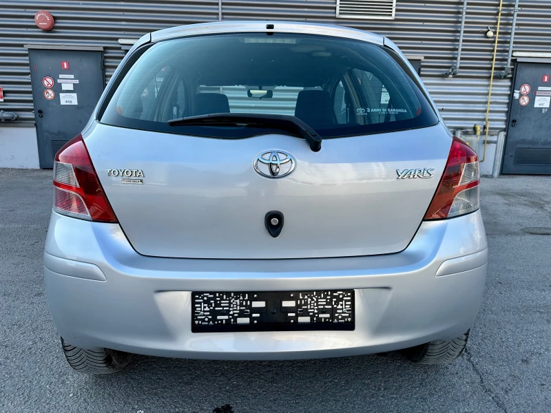 Toyota Yaris 1.0 I, снимка 7 - Автомобили и джипове - 49656648