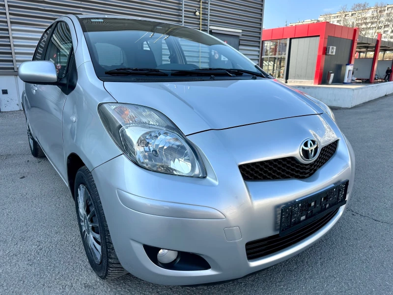 Toyota Yaris 1.0 I, снимка 2 - Автомобили и джипове - 49656648