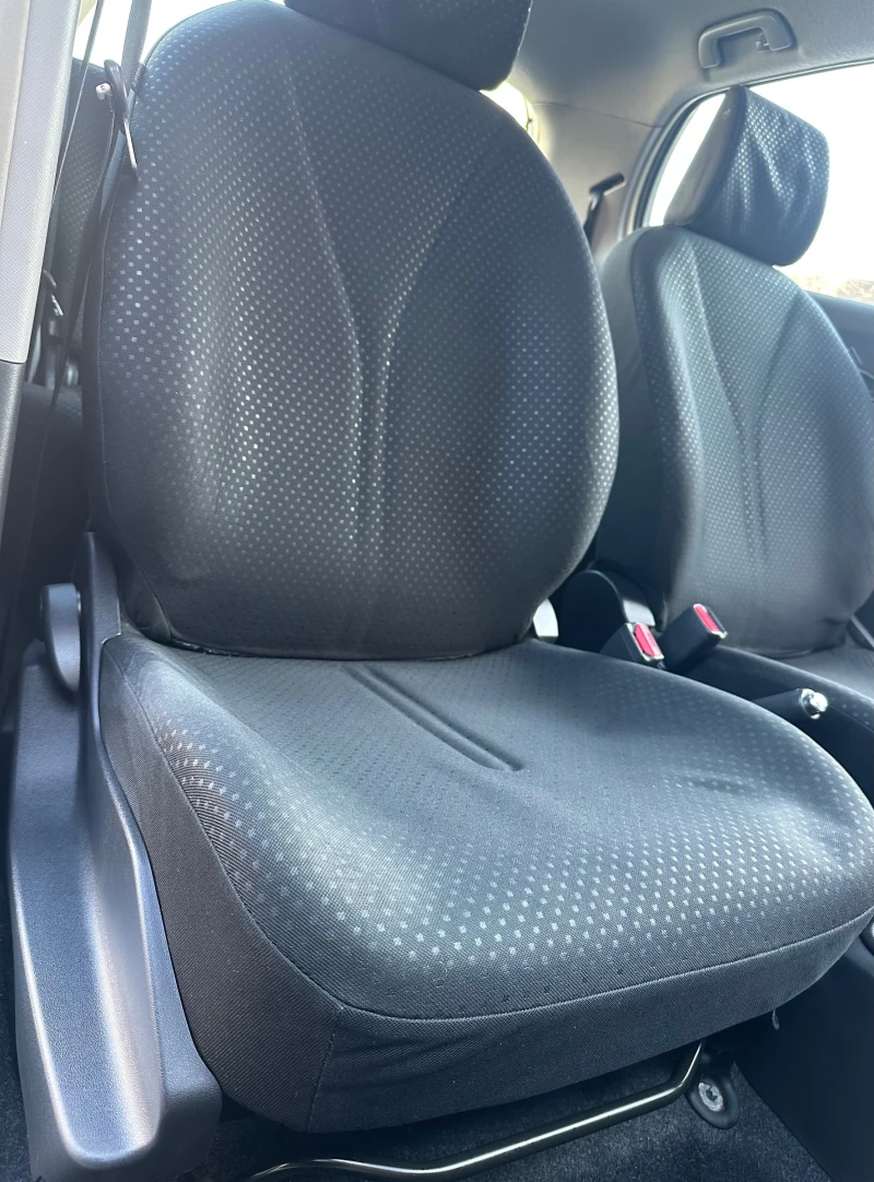 Toyota Yaris 1.0 I, снимка 10 - Автомобили и джипове - 49656648