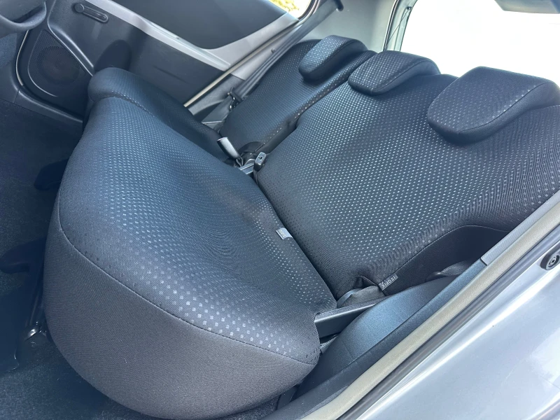 Toyota Yaris 1.0 I, снимка 11 - Автомобили и джипове - 49656648
