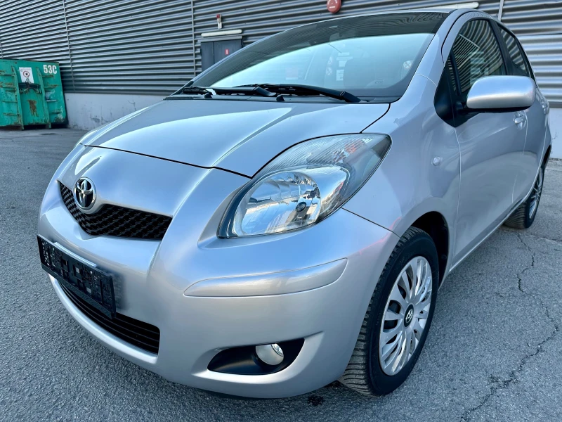Toyota Yaris 1.0 I, снимка 4 - Автомобили и джипове - 49656648