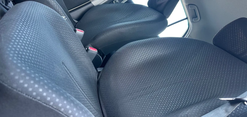 Toyota Yaris 1.0 I, снимка 12 - Автомобили и джипове - 49656648