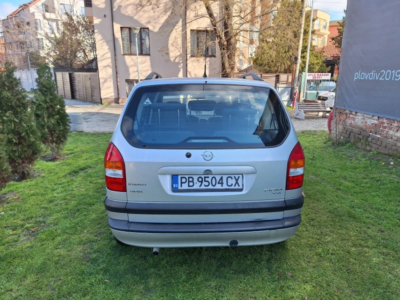 Opel Zafira 1.8 газ бензин 7 местен , снимка 2 - Автомобили и джипове - 52904370