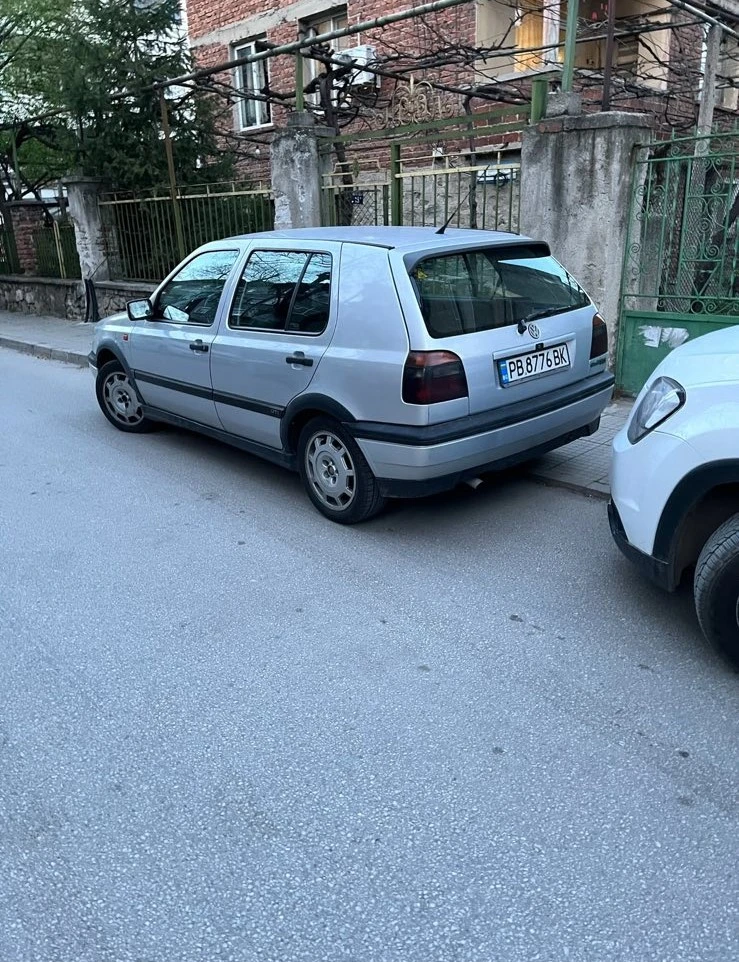 VW Golf, снимка 4 - Автомобили и джипове - 48771967