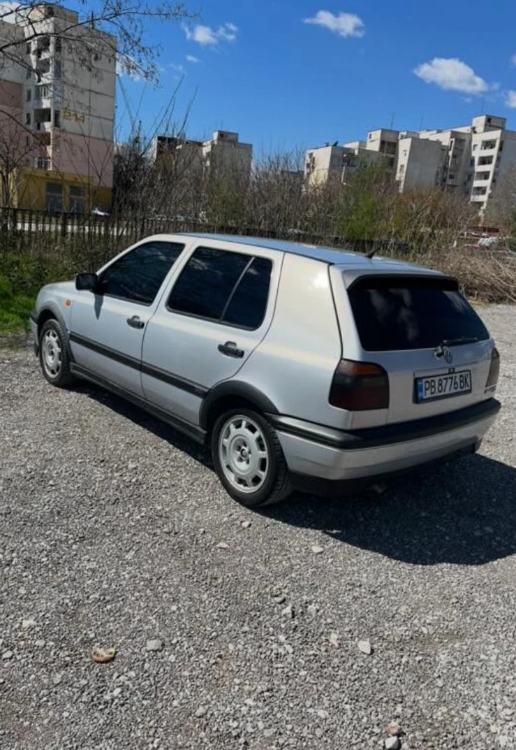 VW Golf, снимка 1 - Автомобили и джипове - 48771967