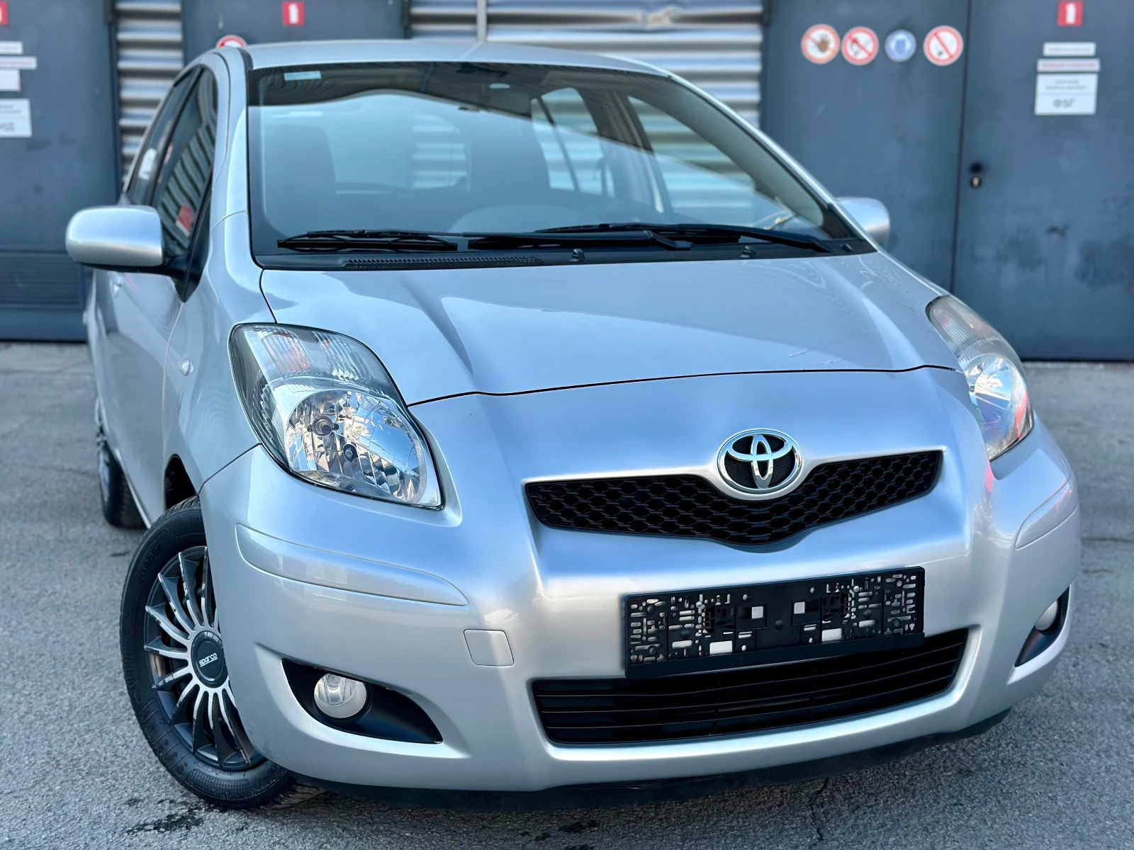 Toyota Yaris 1.0 I, снимка 1