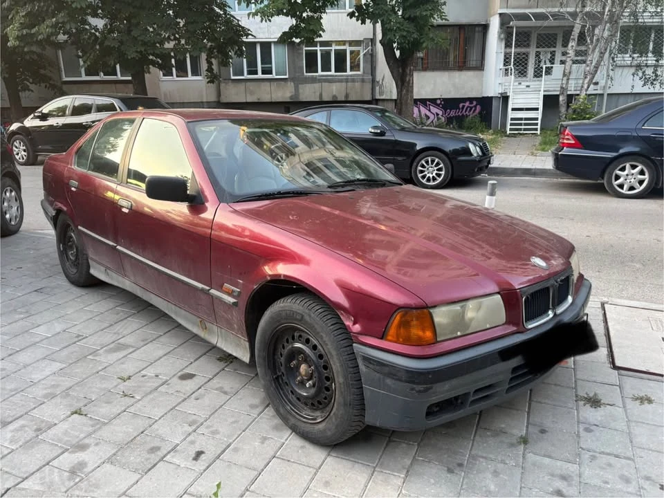 BMW 318 is - american, снимка 1