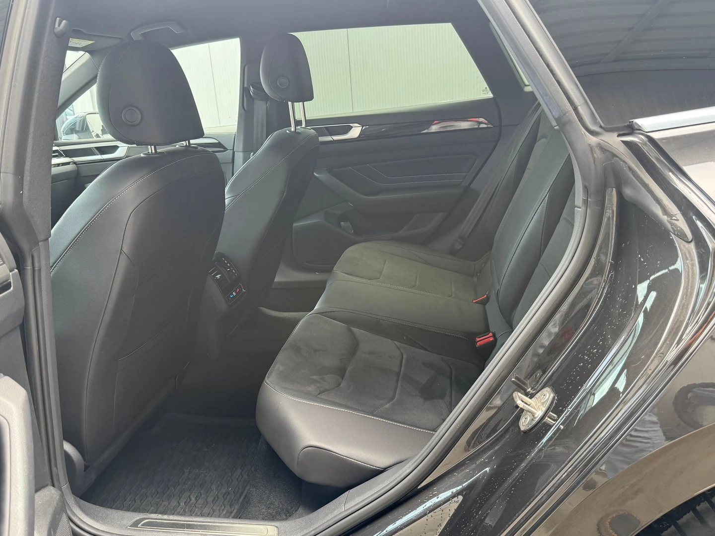 VW Arteon R-Line 2.0 TDI SCR DSG - изображение 6