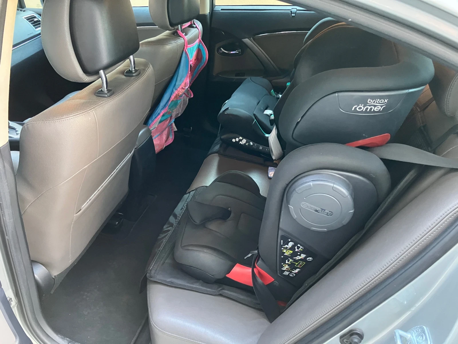 Toyota Avensis 2.0 CVT Luxury, снимка 10 - Автомобили и джипове - 53829601