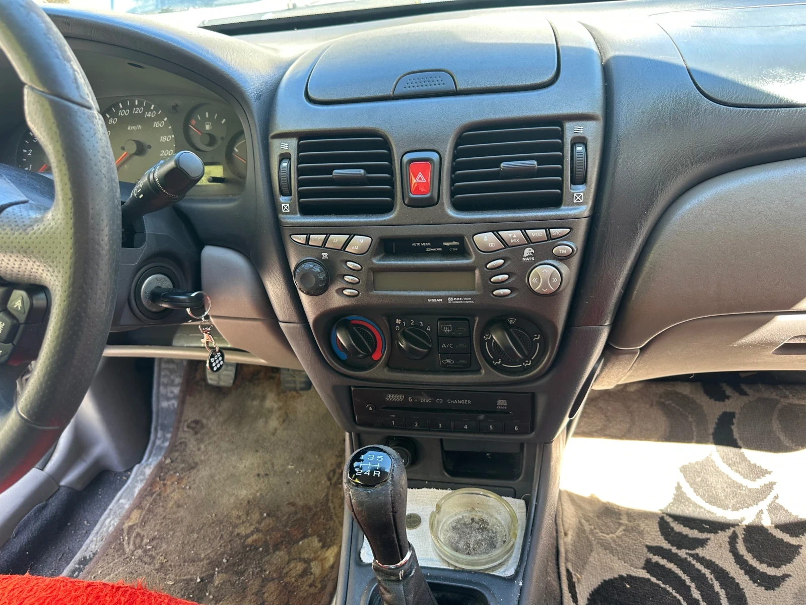 Nissan Almera, снимка 11 - Автомобили и джипове - 54317645