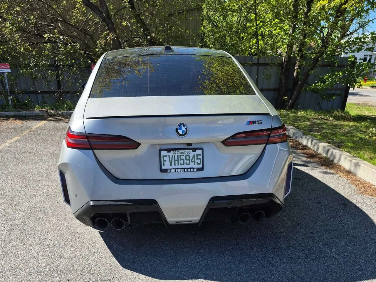 BMW M5 * CARFAX * АВТОКРЕДИТ БЕЗ ПЪРВОНАЧАЛНА ВНОСКА, снимка 4 - Автомобили и джипове - 54698494
