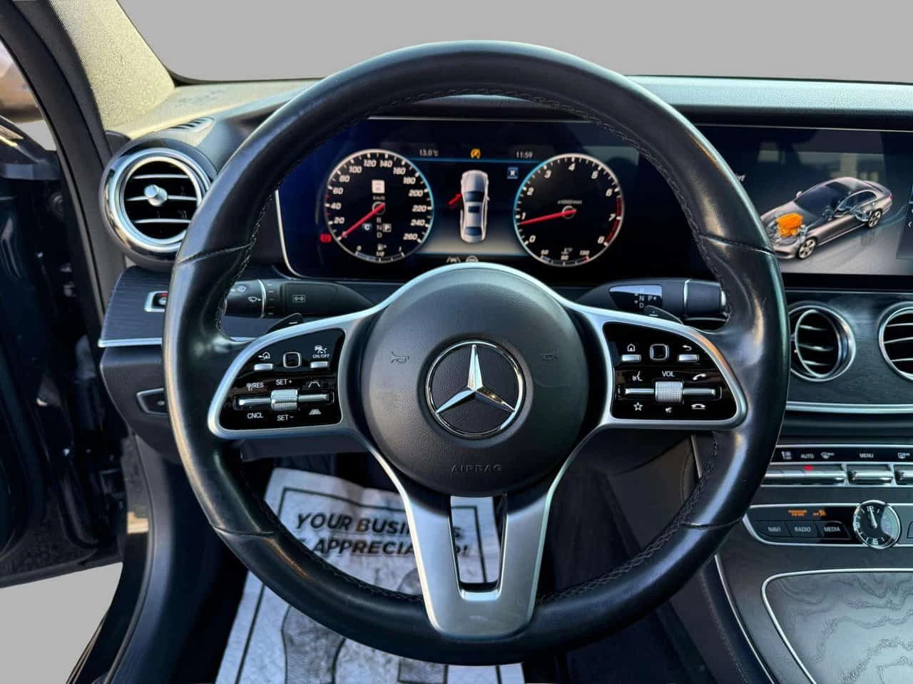 Mercedes-Benz E 300 CARFAX, снимка 12 - Автомобили и джипове - 54699390