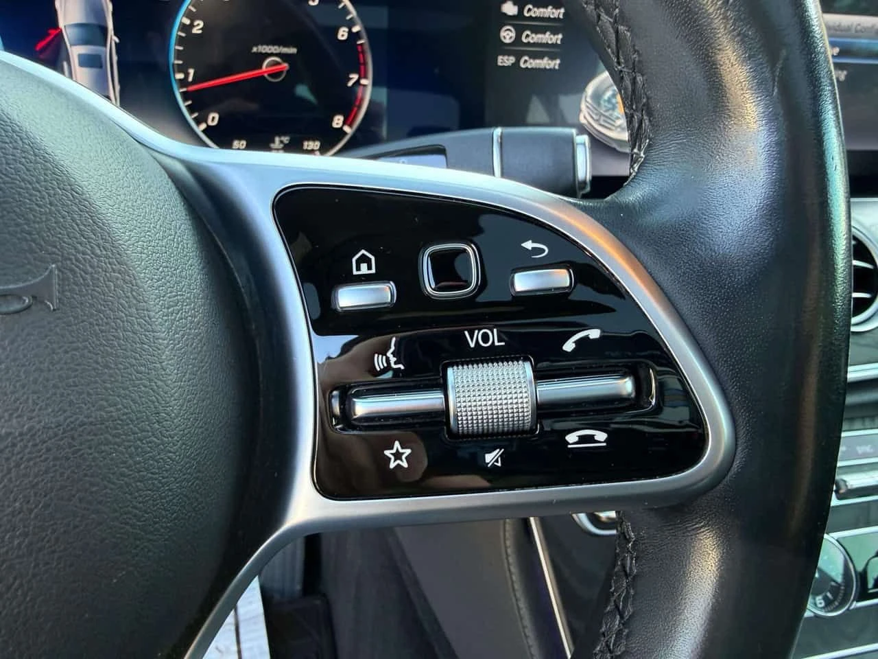 Mercedes-Benz E 300 CARFAX, снимка 14 - Автомобили и джипове - 54699390