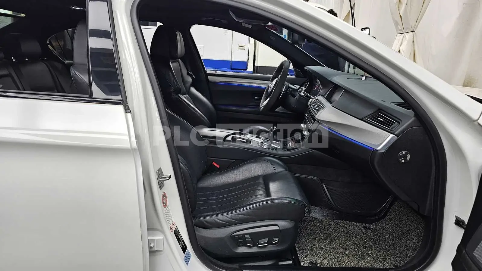 BMW M5 M SPORT + HEAD UP/360/PANO/FULL, снимка 11 - Автомобили и джипове - 55373733