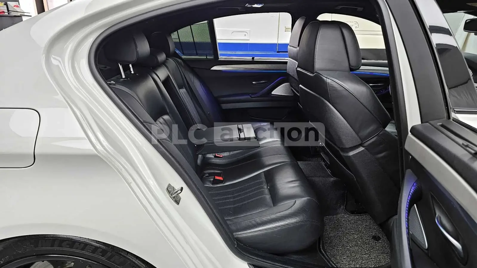 BMW M5 M SPORT + HEAD UP/360/PANO/FULL, снимка 12 - Автомобили и джипове - 55373733