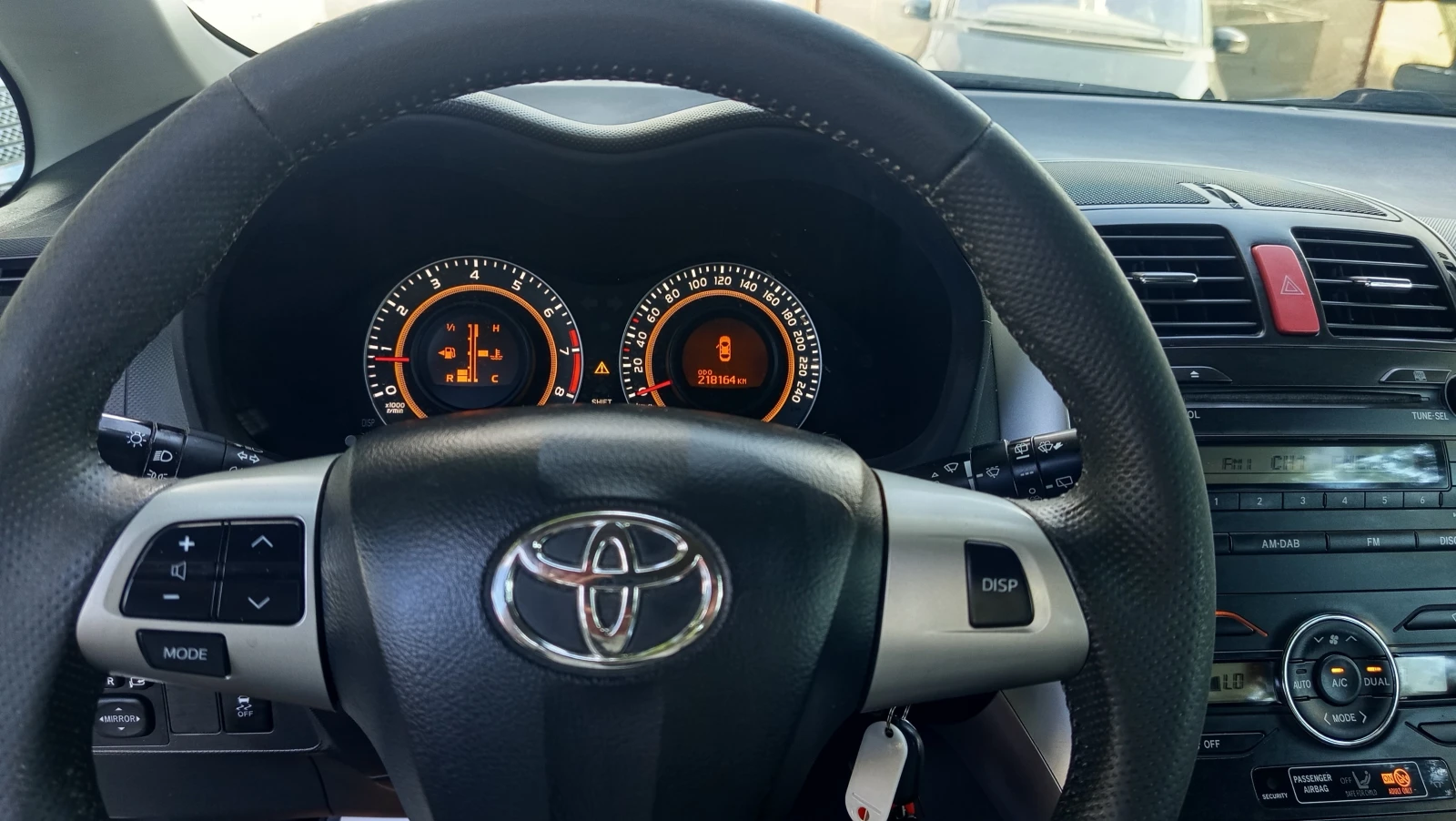 Toyota Auris 1.6i FACELIFT 132PS, снимка 15 - Автомобили и джипове - 55416274
