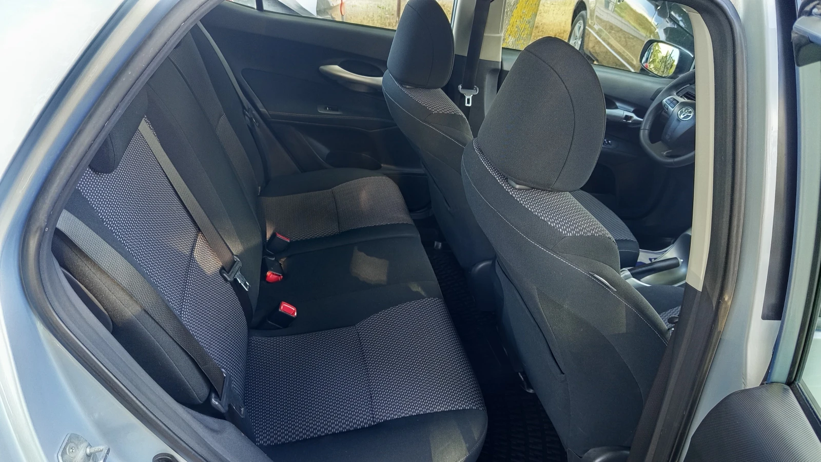 Toyota Auris 1.6i FACELIFT 132PS, снимка 11 - Автомобили и джипове - 55416274