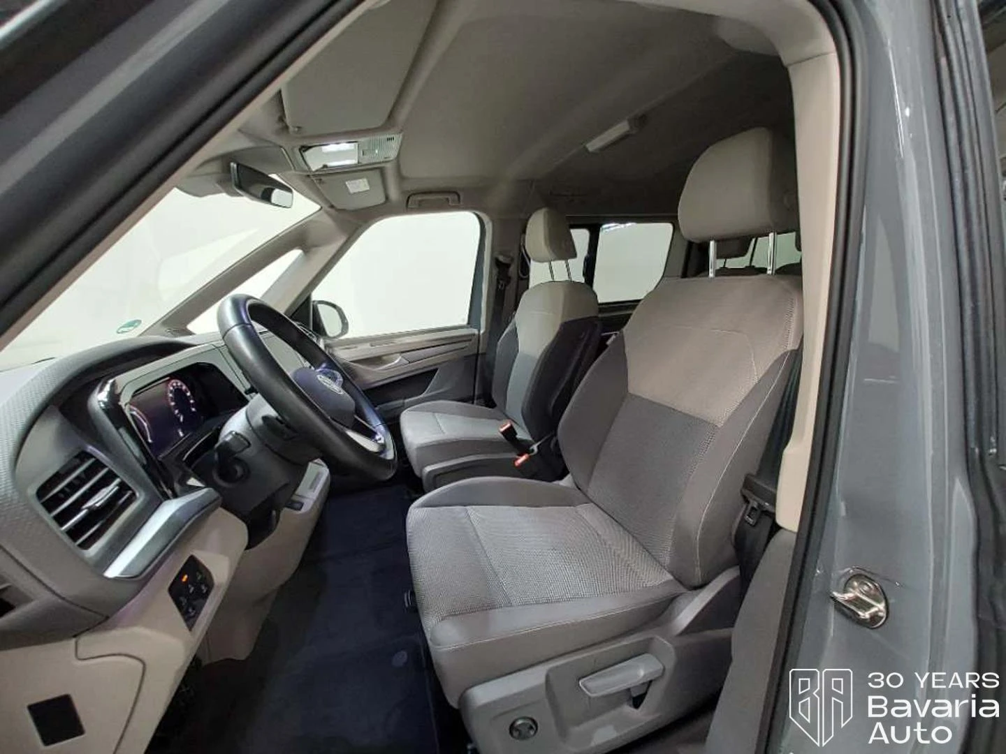 VW Multivan Edition long DSG Easy Open Basic, снимка 6 - Автомобили и джипове - 55480551