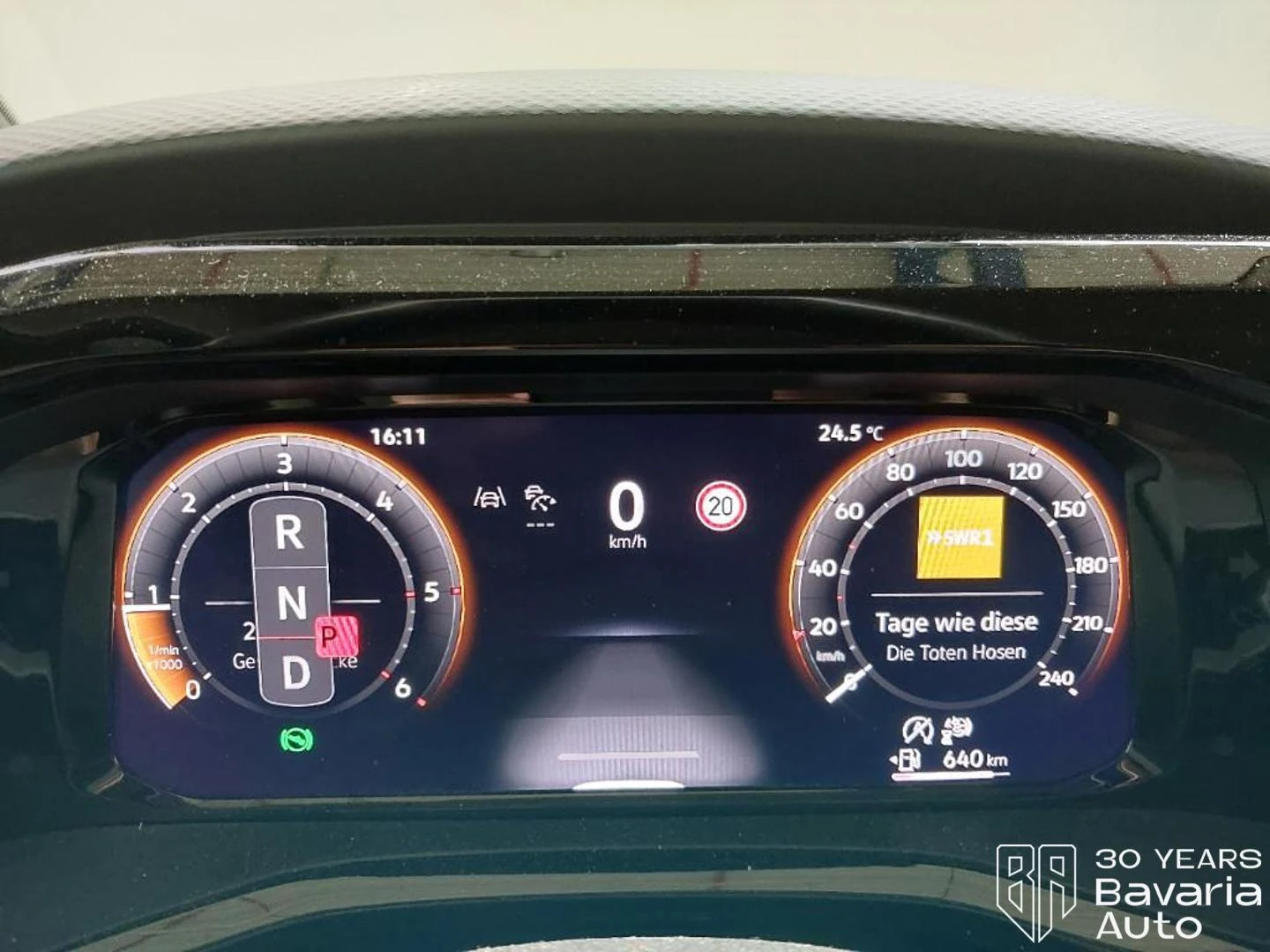 VW Multivan Edition long DSG Easy Open Basic, снимка 9 - Автомобили и джипове - 55480551