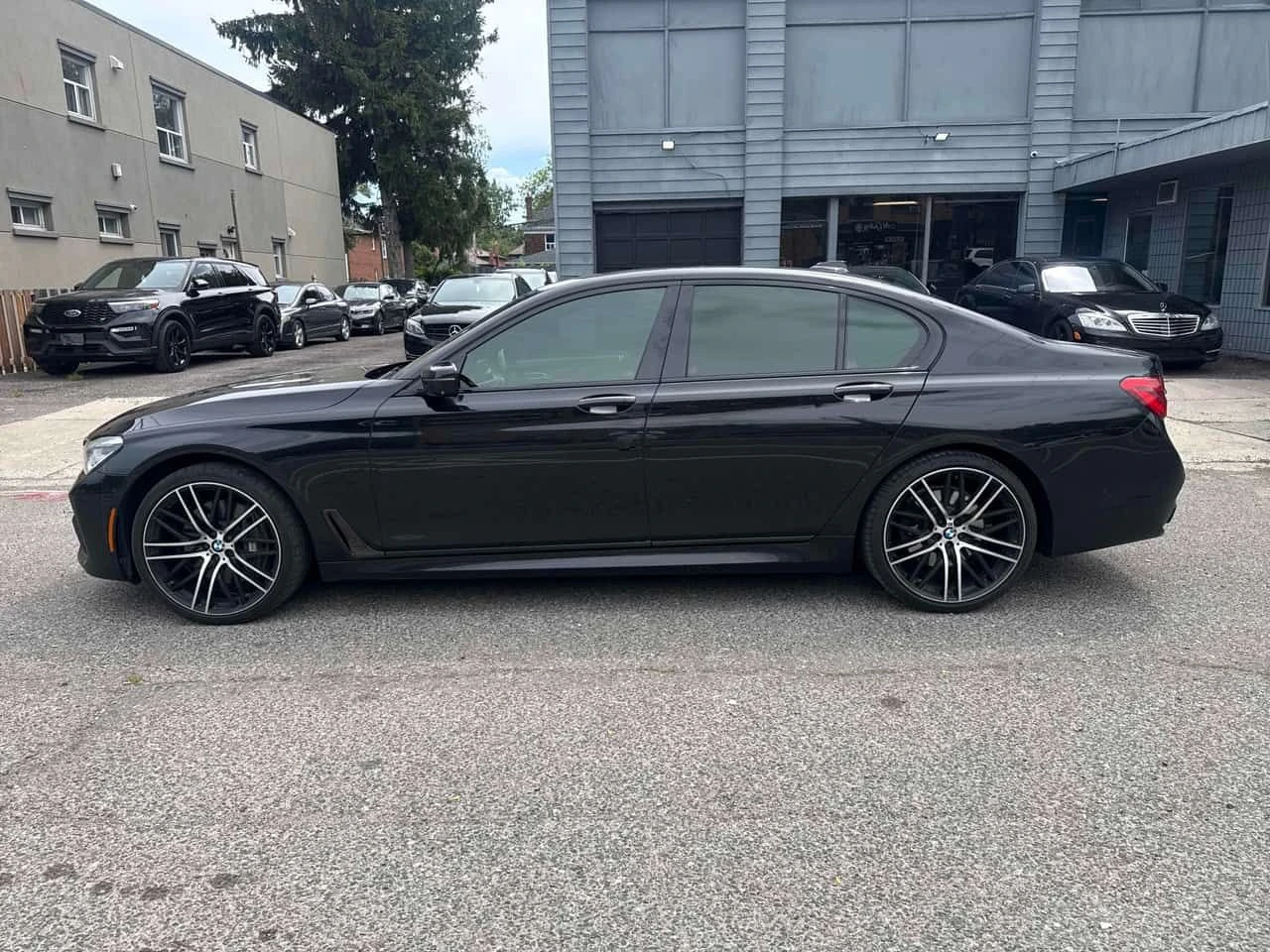 BMW 750 * 750i xDrive * CARFAX * ЦЕНА ДО БГ, снимка 2 - Автомобили и джипове - 55724870