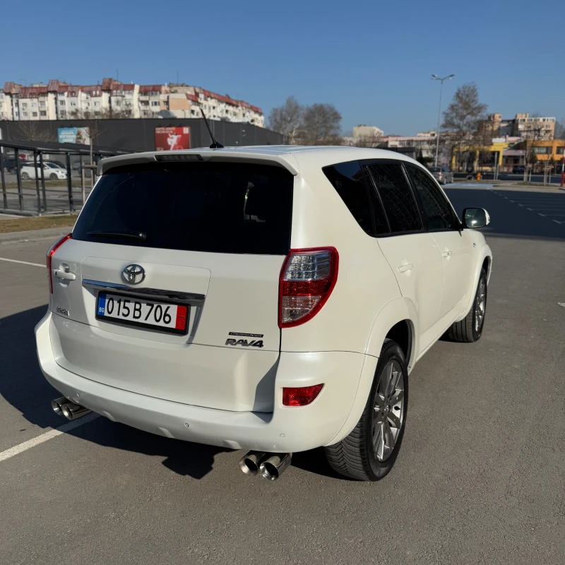 Toyota Rav4 2.2 D-4D KEYLESS, NAVI, CAMERA, ПОДГРЕВ, снимка 3 - Автомобили и джипове - 49182178