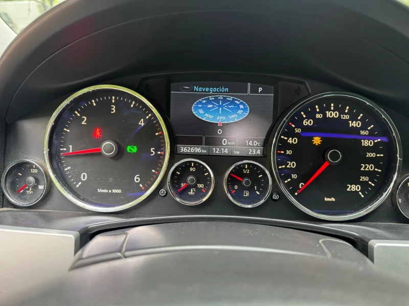 VW Touareg 3.0TDI 224 Коня На Пружини Феистлифт, снимка 7 - Автомобили и джипове - 51877632