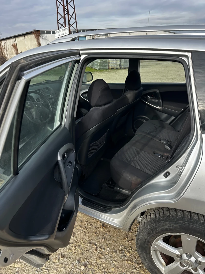 Toyota Rav4 2.2 Diesel, снимка 7 - Автомобили и джипове - 52719884