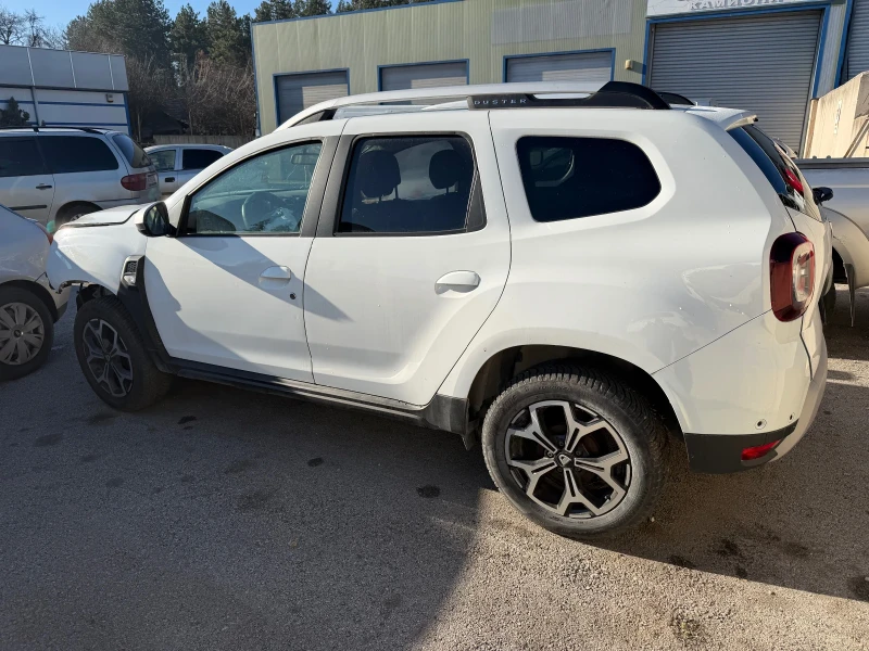 Dacia Duster 1.5dci 90000 km, снимка 2 - Автомобили и джипове - 52939295