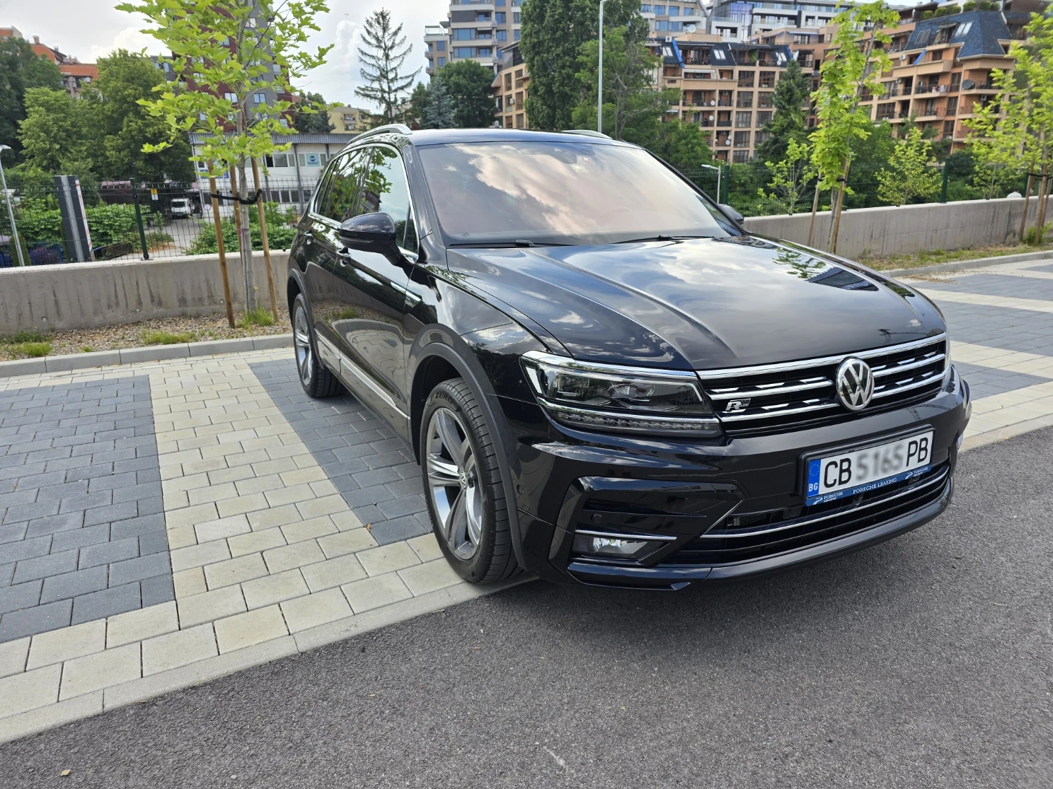 VW Tiguan Highline R‑Line 4Motion 2.0 TDI, снимка 3 - Автомобили и джипове - 54652455