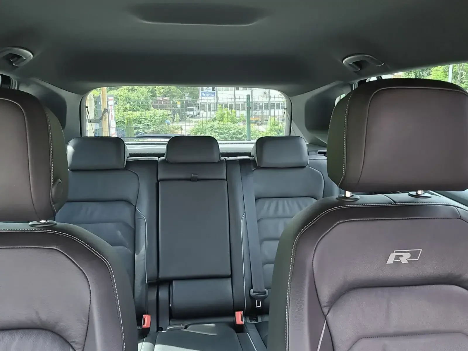 VW Tiguan Highline R‑Line 4Motion 2.0 TDI, снимка 12 - Автомобили и джипове - 54652455