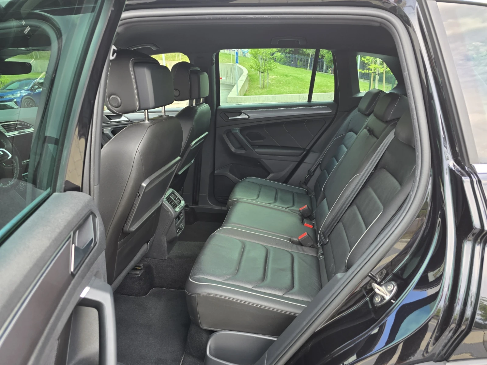 VW Tiguan Highline R‑Line 4Motion 2.0 TDI, снимка 6 - Автомобили и джипове - 54652455