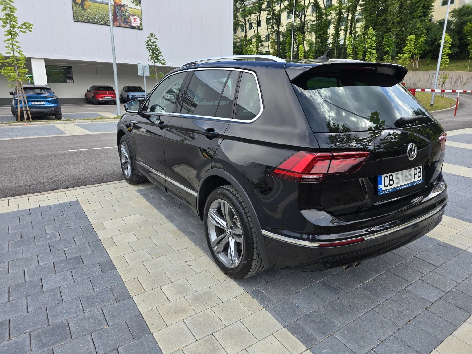 VW Tiguan Highline R‑Line 4Motion 2.0 TDI, снимка 2 - Автомобили и джипове - 54652455