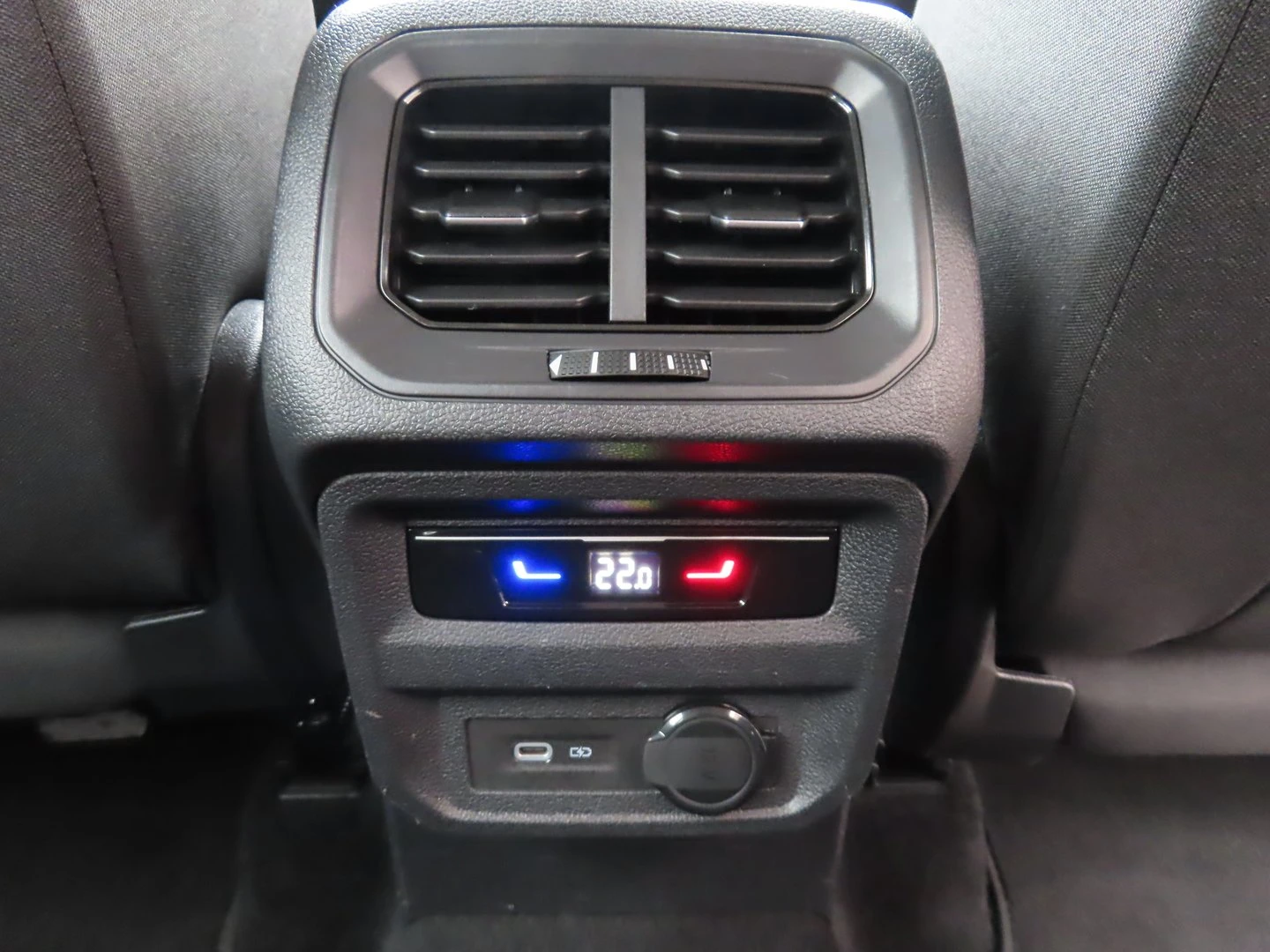 VW Tiguan, снимка 14 - Автомобили и джипове - 56421782