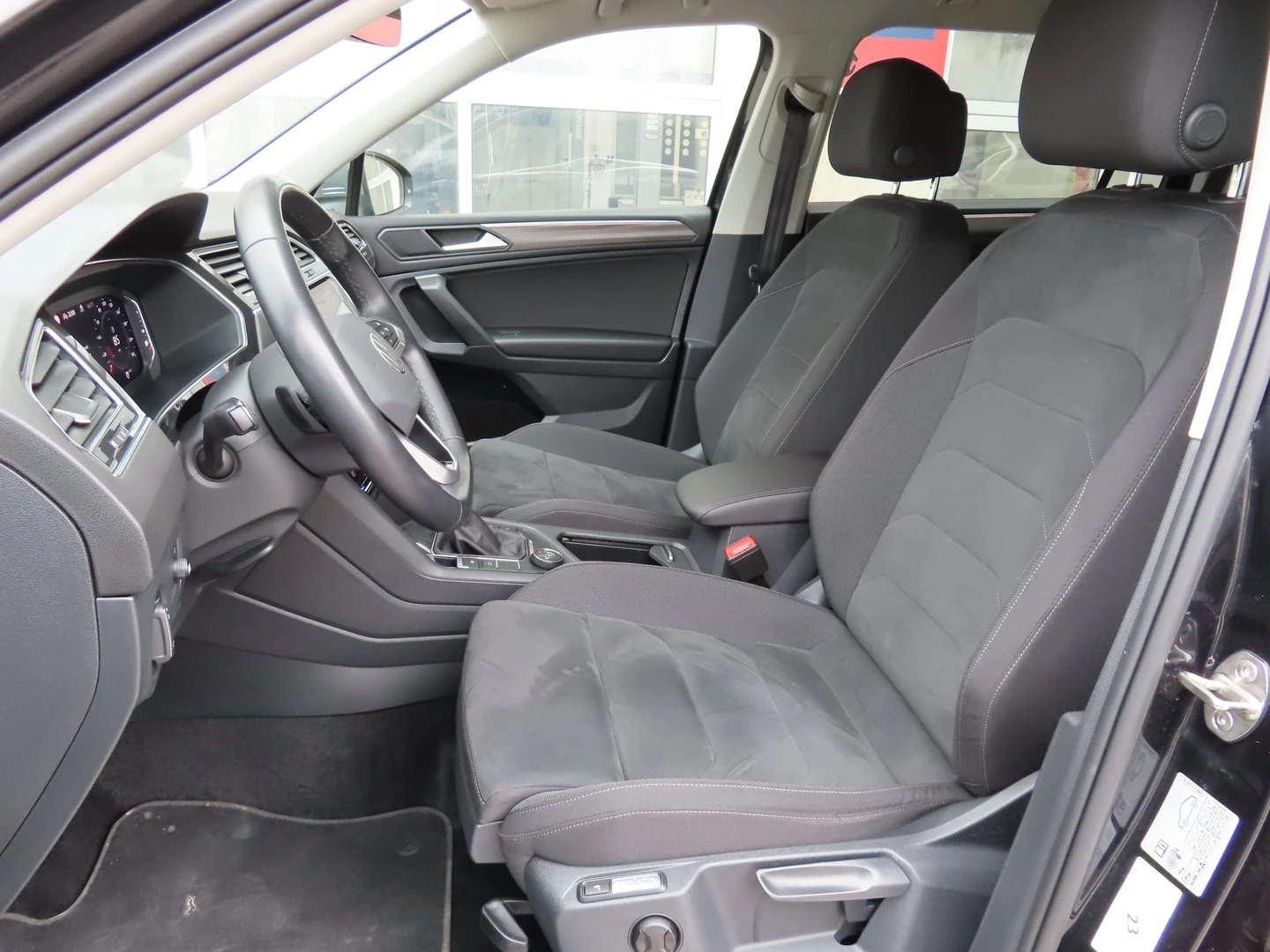 VW Tiguan, снимка 6 - Автомобили и джипове - 56421782