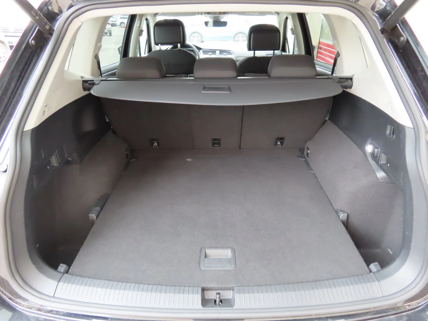 VW Tiguan, снимка 4 - Автомобили и джипове - 56421782