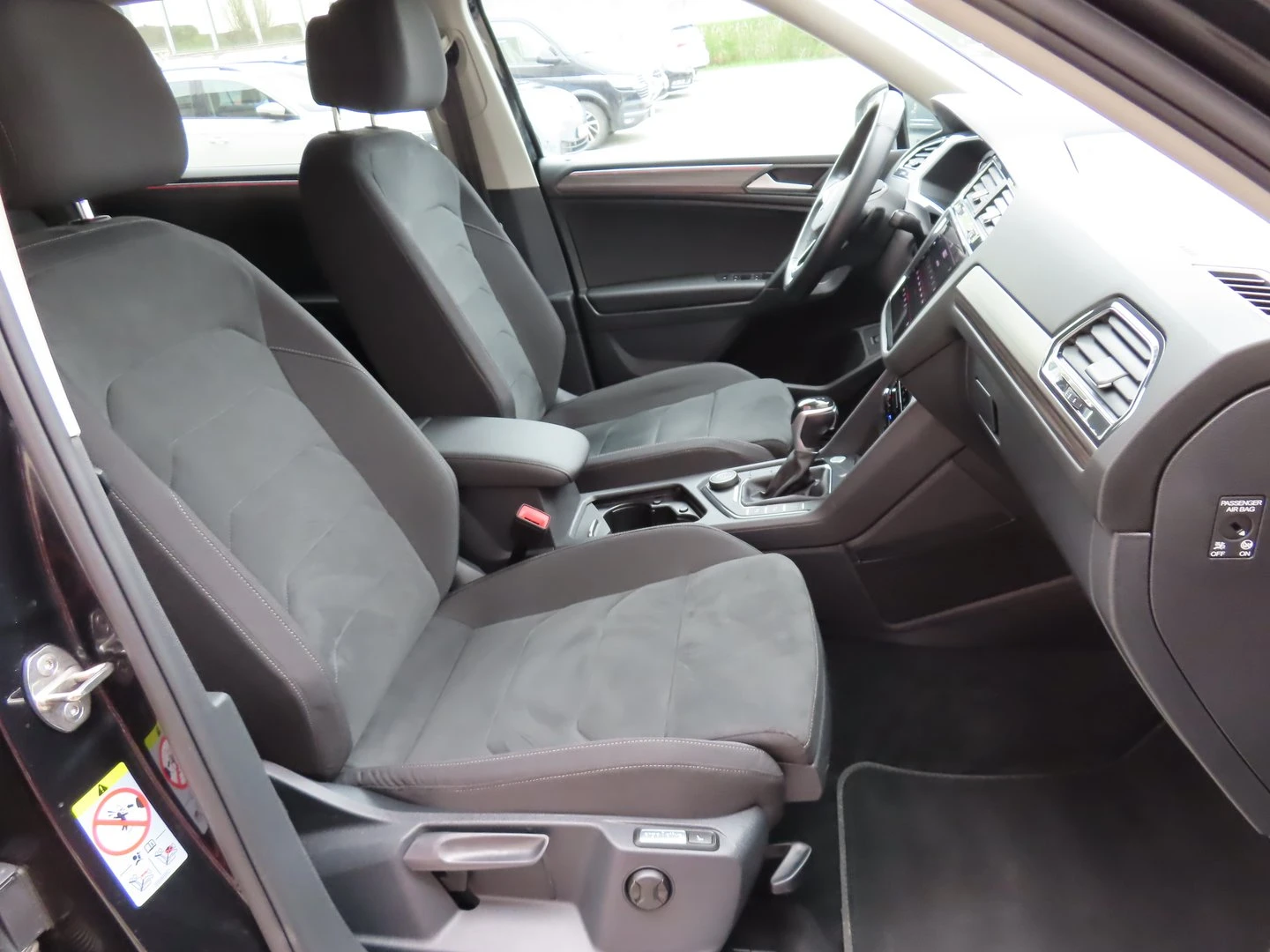 VW Tiguan, снимка 11 - Автомобили и джипове - 56421782