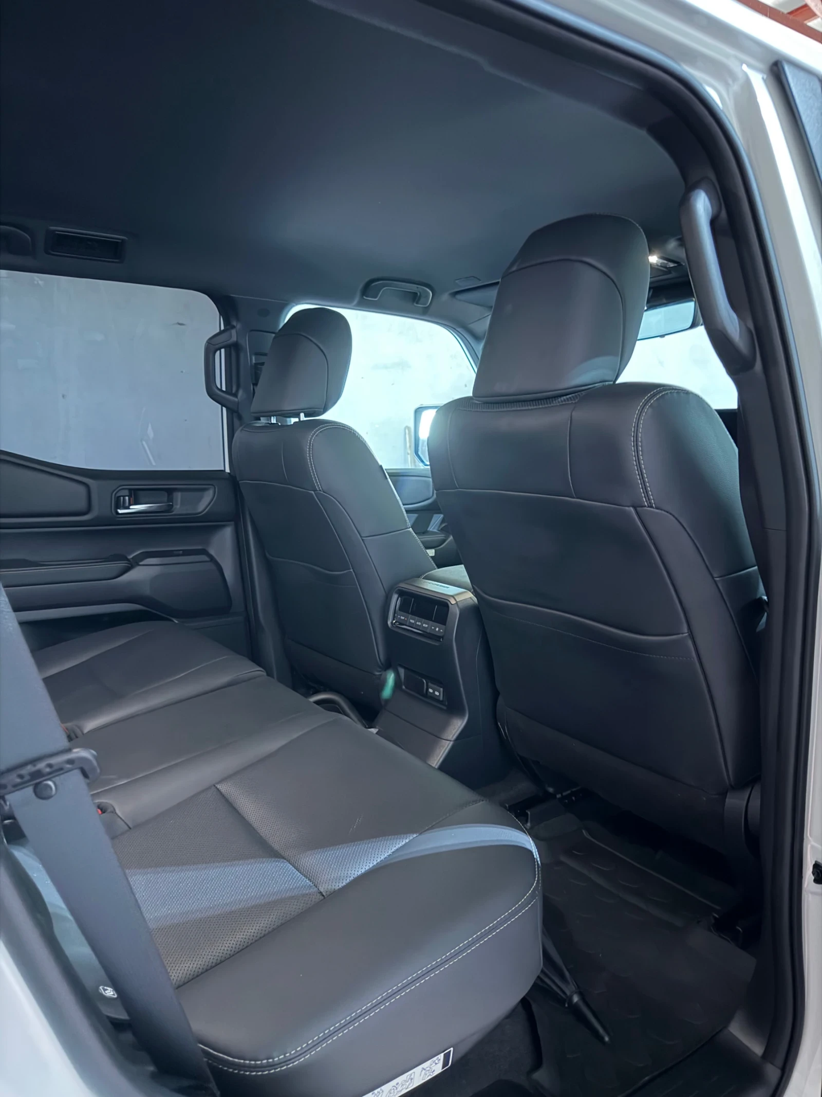 Toyota Land cruiser 250 Executive, снимка 14 - Автомобили и джипове - 54831275