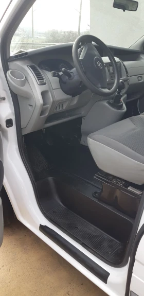 Opel Vivaro 2.5-145 кс Клима, снимка 13