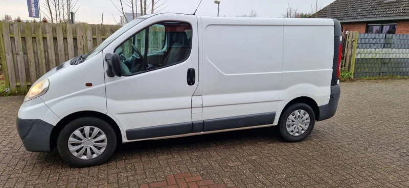 Opel Vivaro 2.5-145 кс Клима, снимка 2 - Бусове и автобуси - 52846824