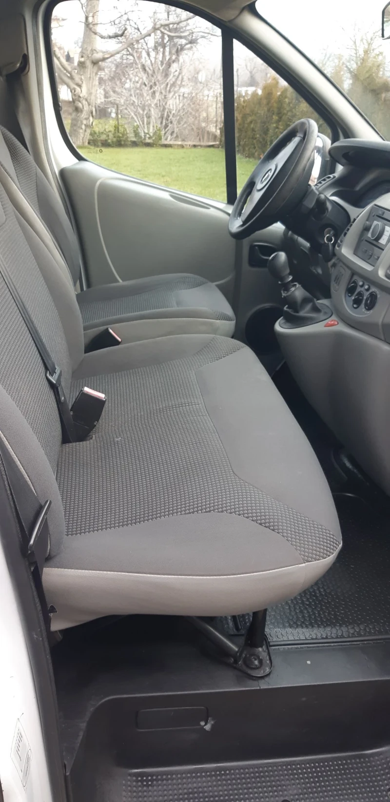 Opel Vivaro 2.5-145 кс Клима, снимка 10 - Бусове и автобуси - 52965808