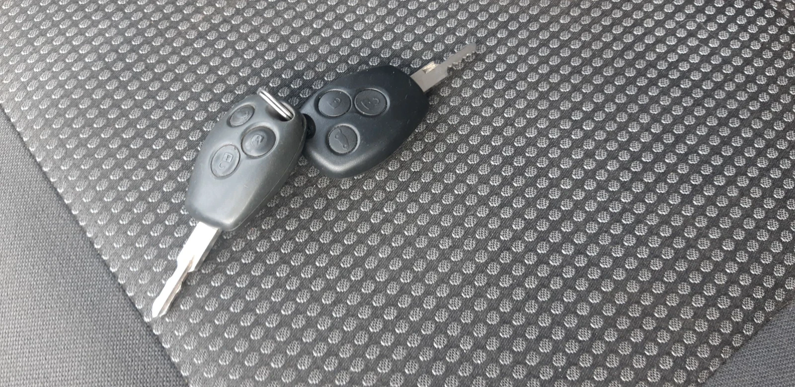 Opel Vivaro 2.5-145 кс Клима - изображение 9