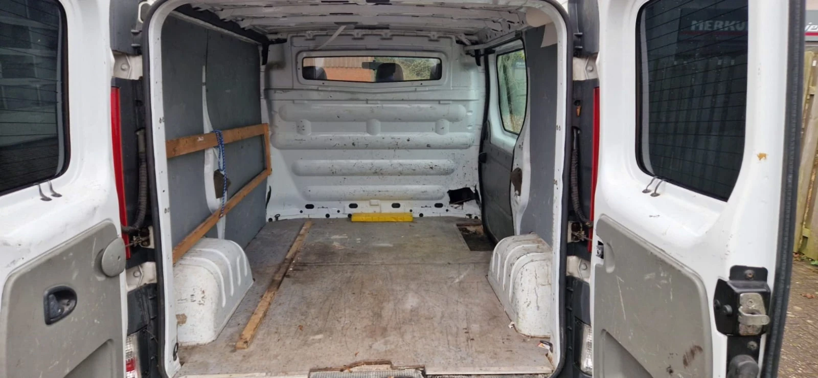 Opel Vivaro 2.5-145 кс Клима - изображение 8