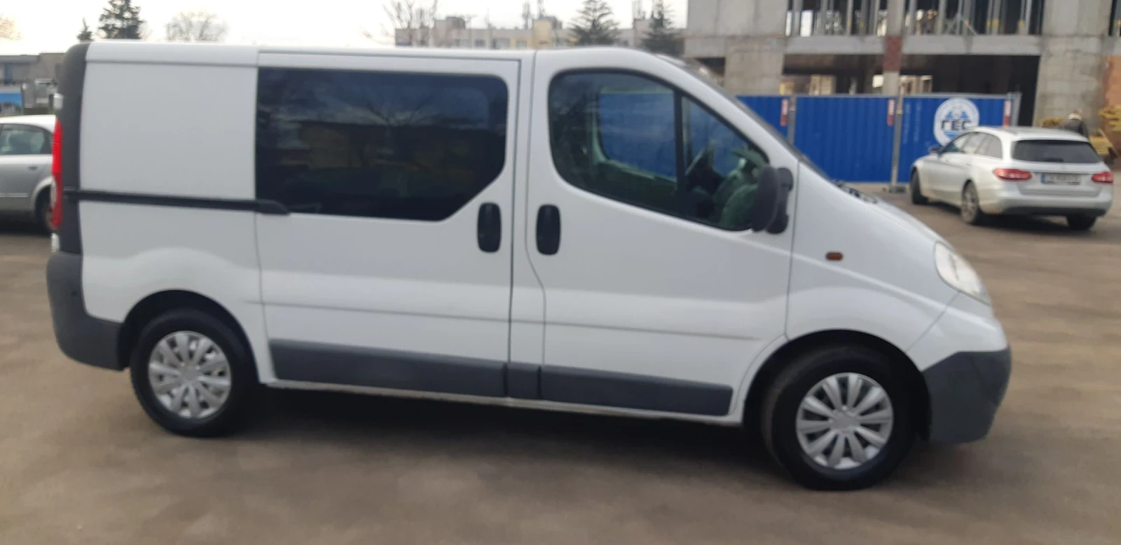 Opel Vivaro 2.5-145 кс Клима - изображение 4