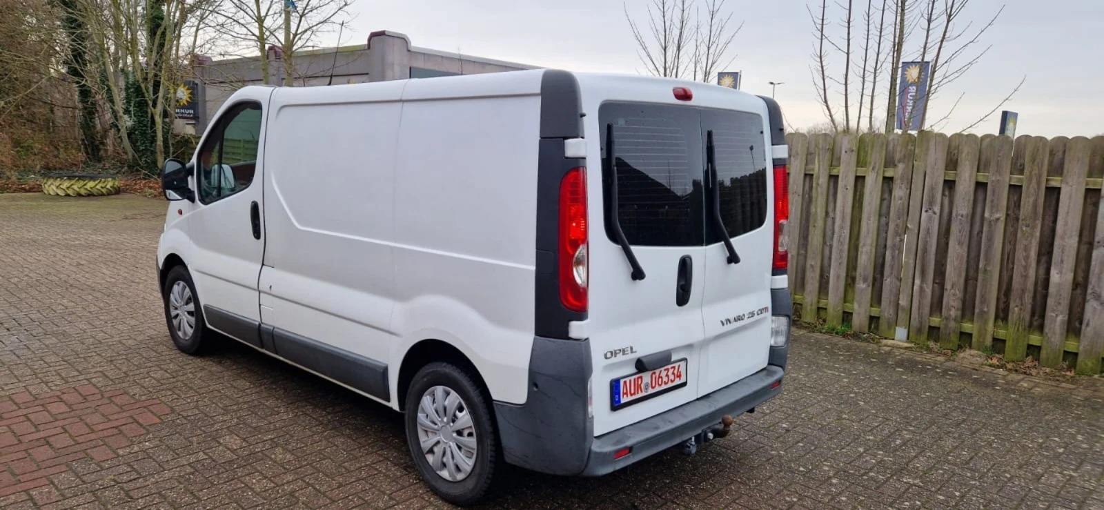 Opel Vivaro 2.5-145 кс Клима - изображение 4
