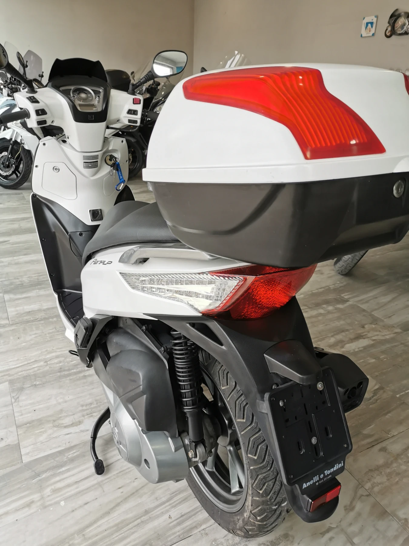 Kymco People GT200i - изображение 9